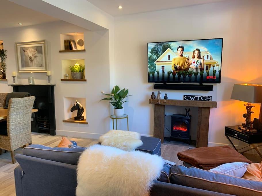 Renovated Miner'S Cottage - Family & Dog Friendly Abertillery Экстерьер фото